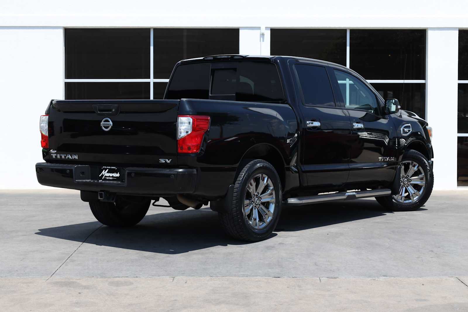 Used 2017 Nissan Titan SV RWD image 9