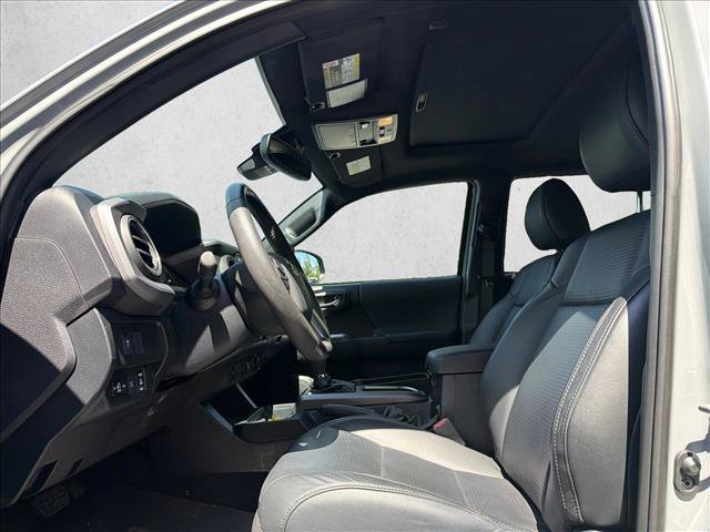 Used 2020 Toyota Tacoma TRD Sport w/ TRD Premium Sport Package AWD/4WD image 11