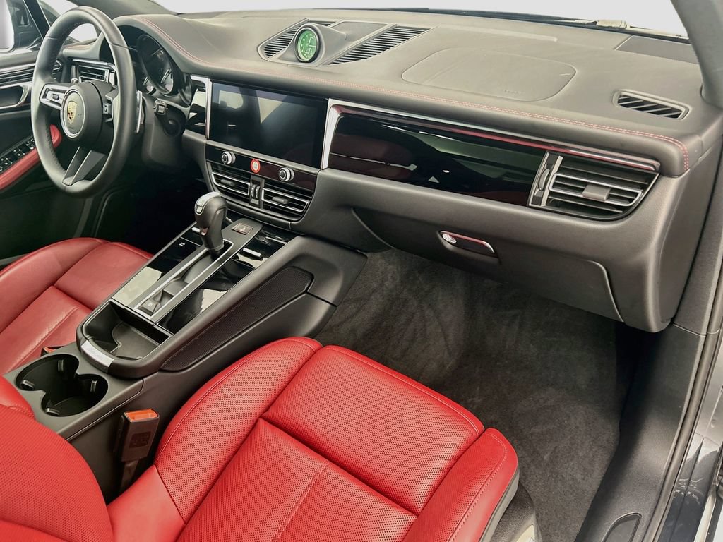Certified 2025 Porsche Macan AWD/4WD image 18