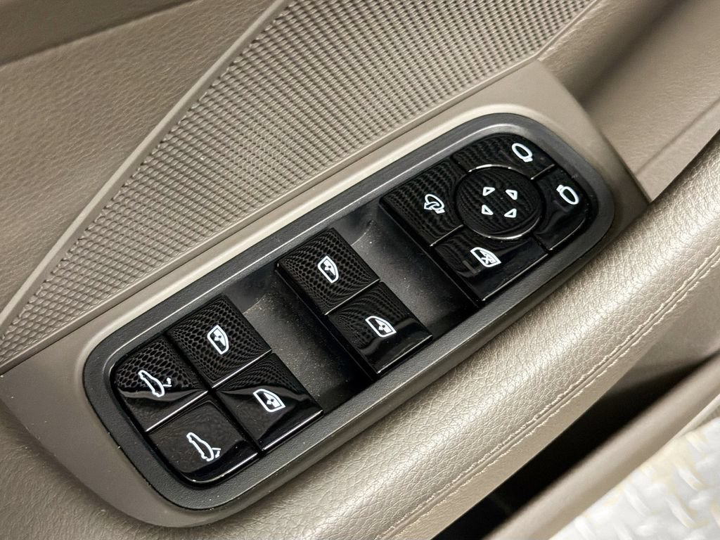 Certified 2018 Porsche Panamera 4 AWD/4WD image 19