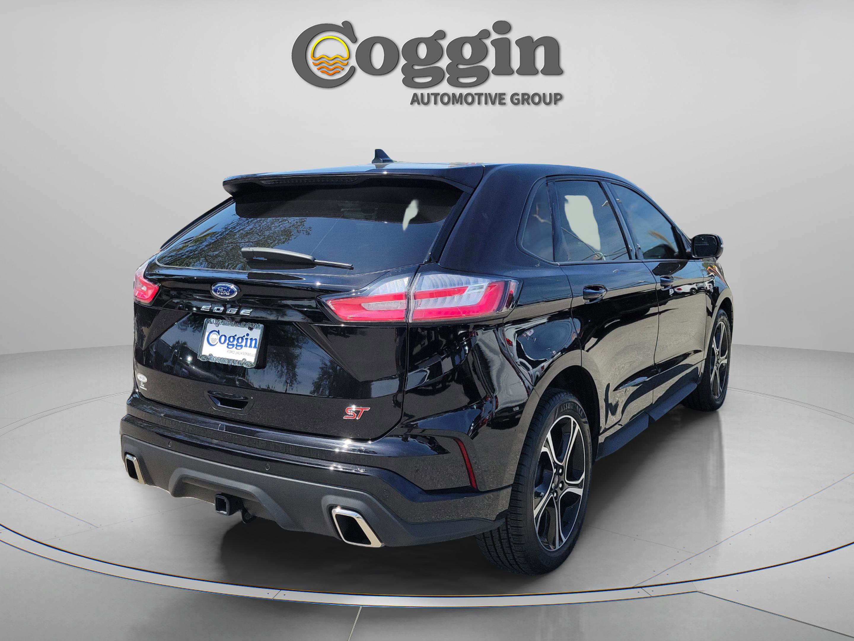 Used 2022 Ford Edge ST image 3