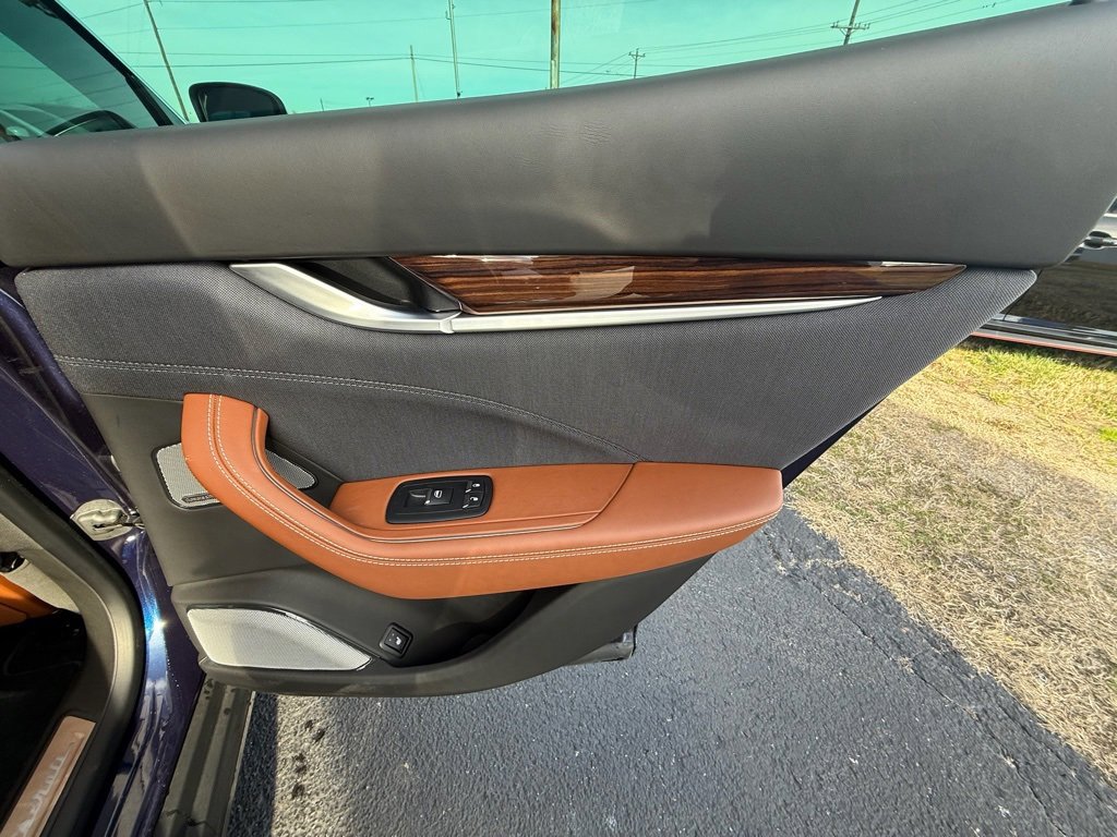 Used 2019 Maserati Levante GranLusso image 23