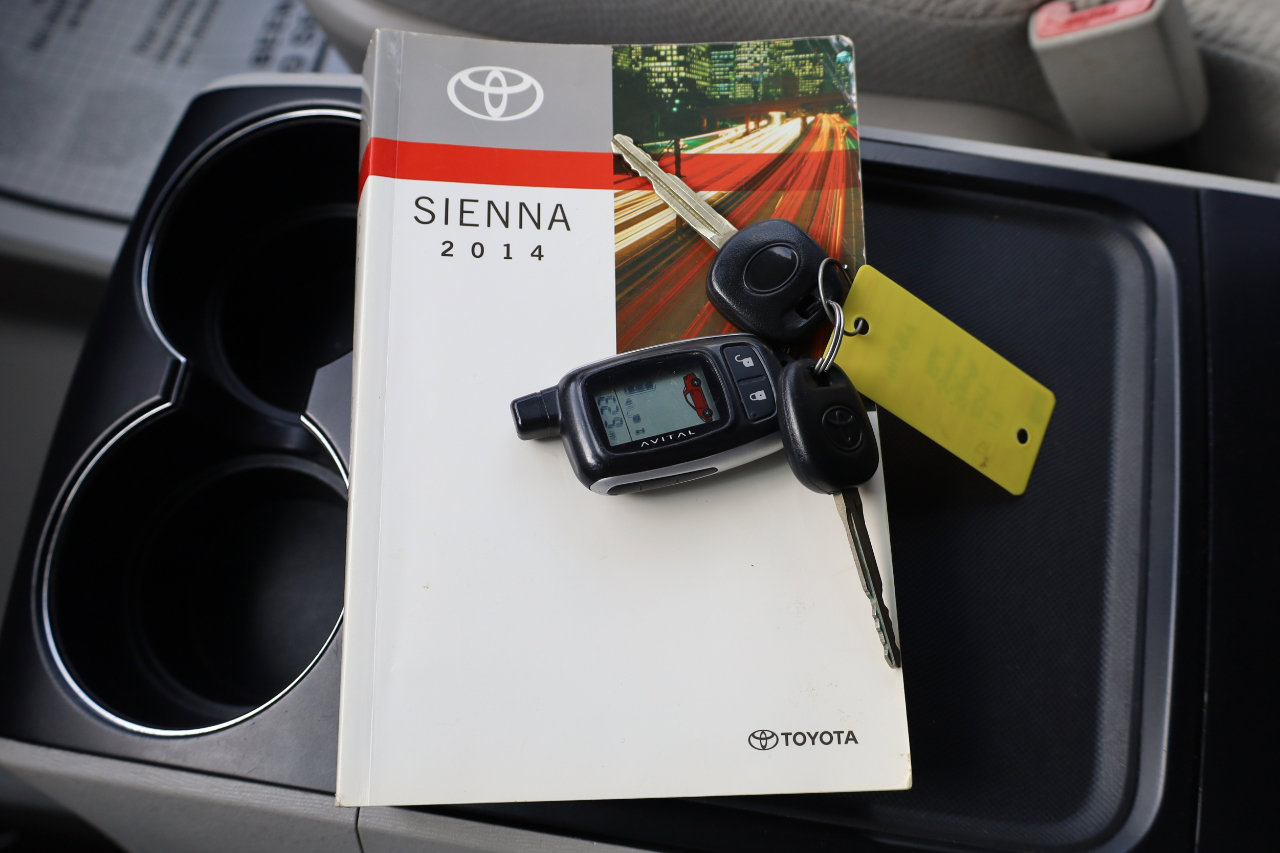 Used 2014 Toyota Sienna LE image 10