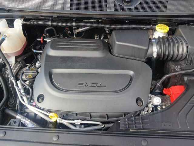 Used 2025 Chrysler Pacifica Select image 50