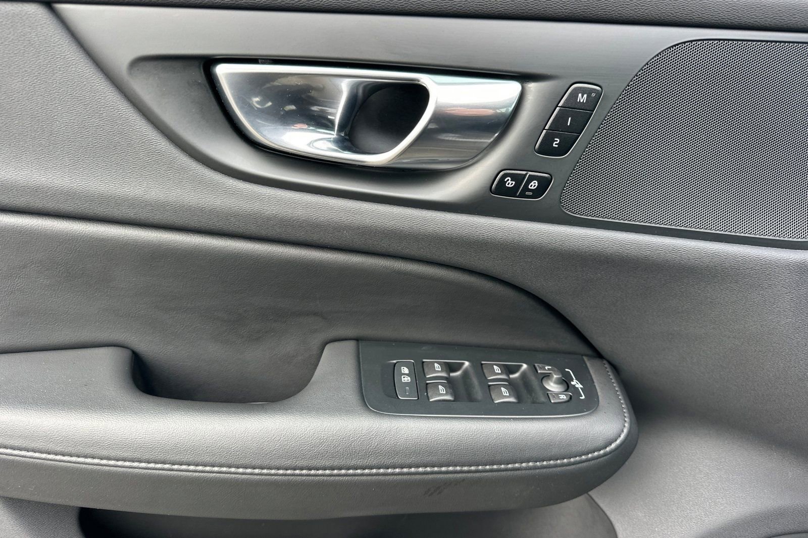 Used 2025 Volvo V60 B5 Cross Country Plus image 10