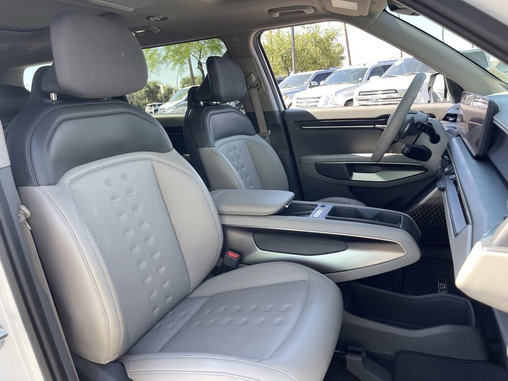 Used 2024 Kia EV9 Wind image 12