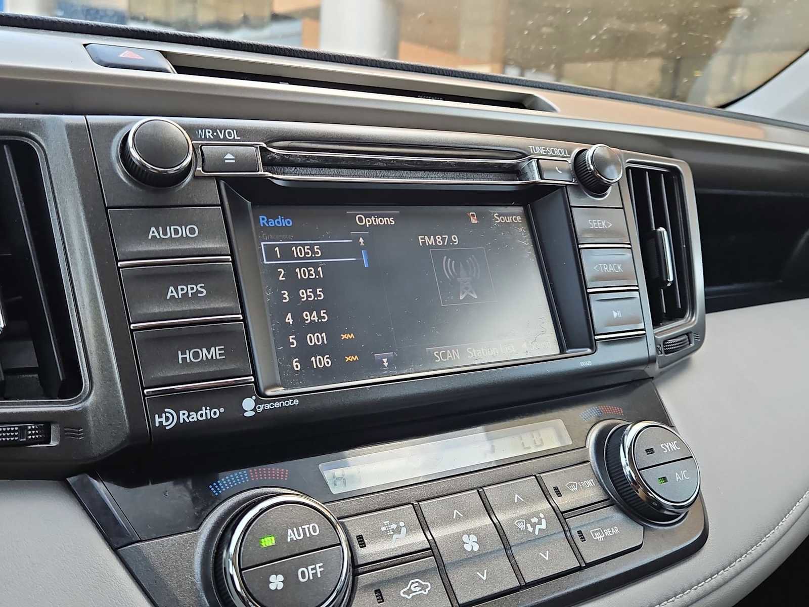 Used 2015 Toyota RAV4 XLE image 29