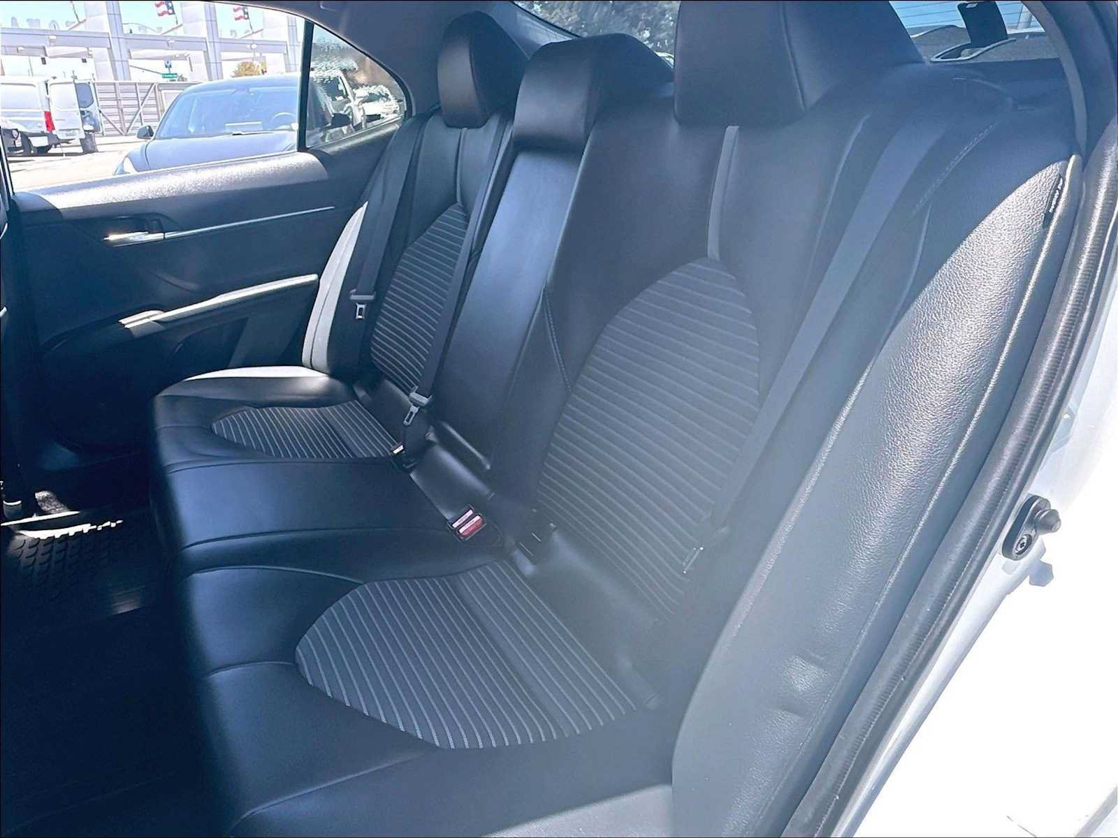 Used 2021 Toyota Camry SE w/ Carpet Mat Package (TMS) FWD image 27