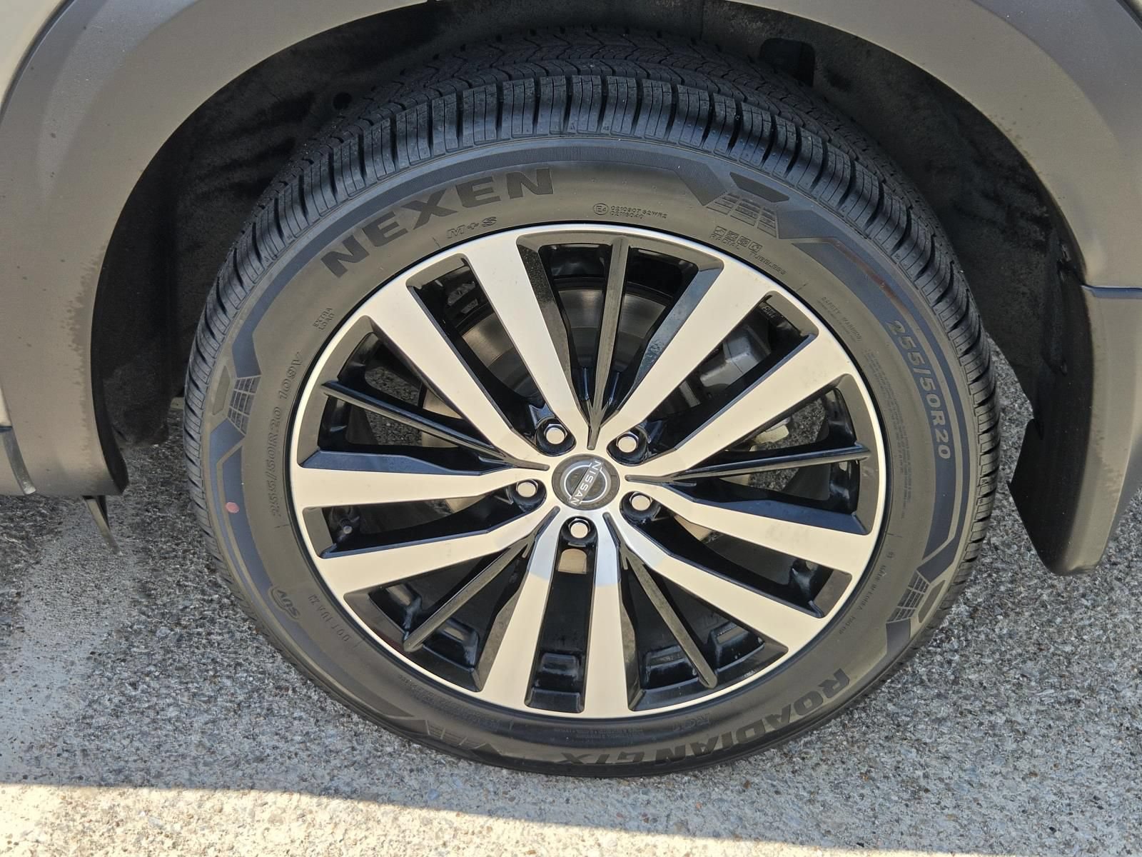 Certified 2024 Nissan Pathfinder Platinum FWD image 9