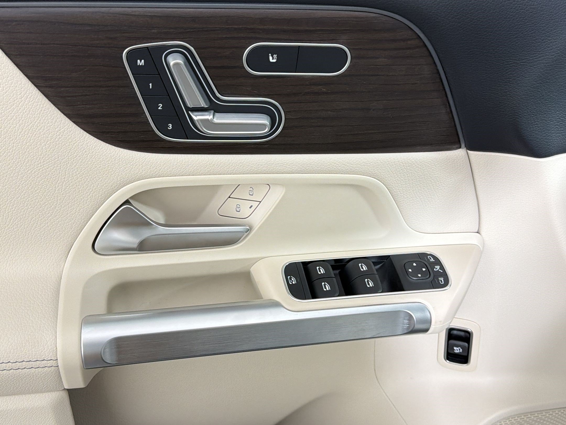 Used 2026 Mercedes-Benz GLB 250 4MATIC image 21