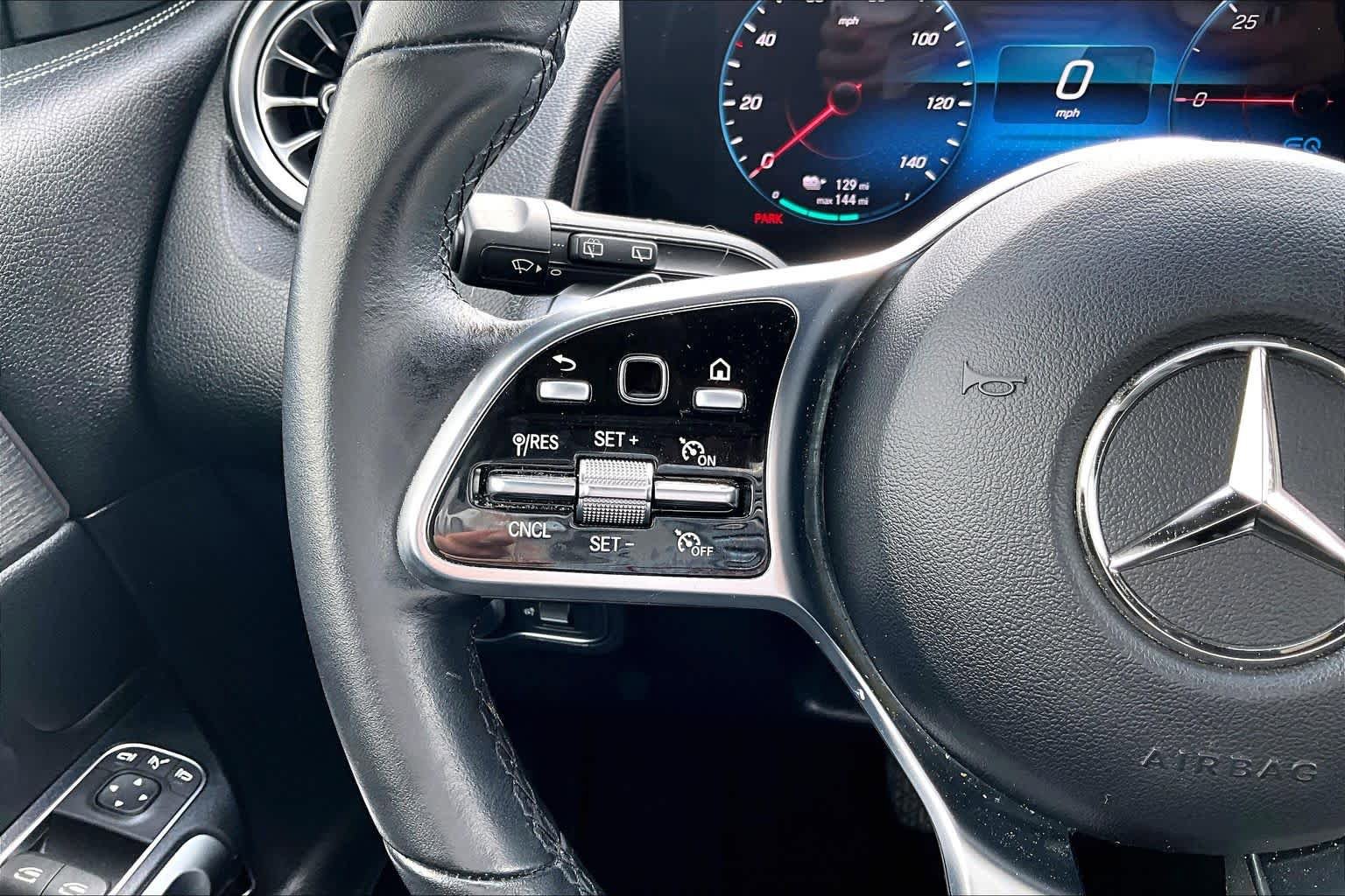 Used 2023 Mercedes-Benz EQB 300 4MATIC image 23