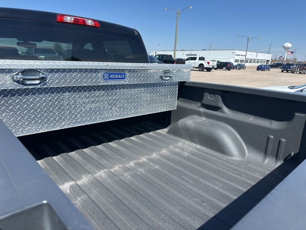 Used 2018 Chevrolet Silverado 1500 LT w/ All Star Edition image 11