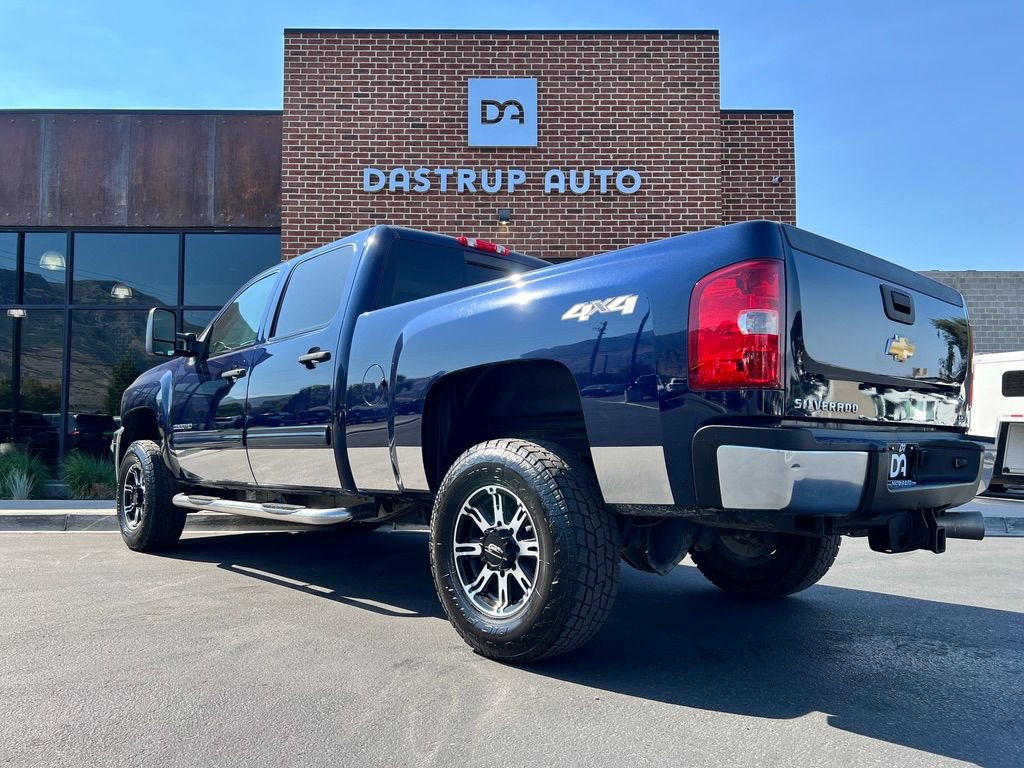 Used 2011 Chevrolet Silverado 2500 LT AWD/4WD image 4