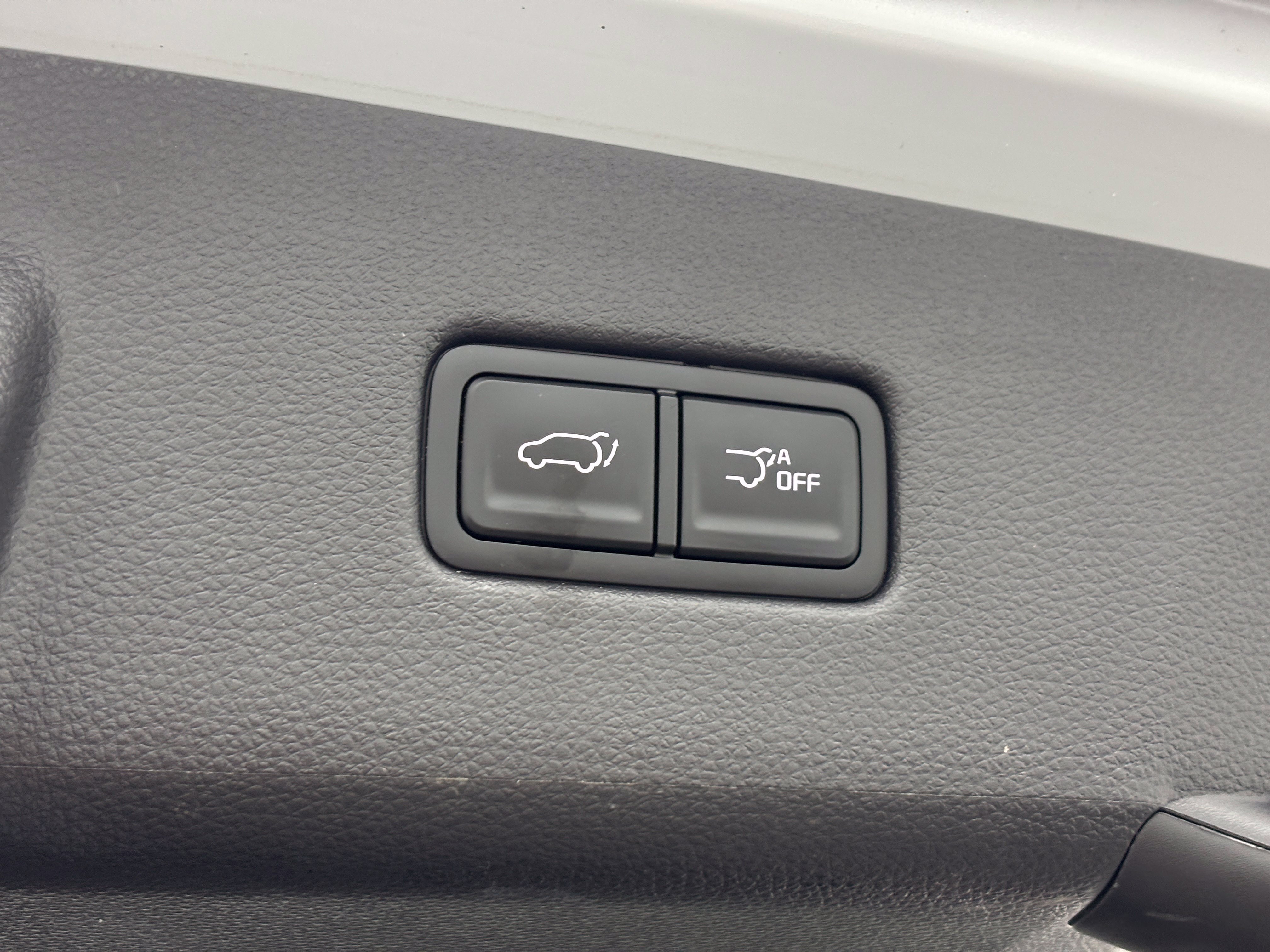 Used 2023 Kia Carnival EX FWD image 9