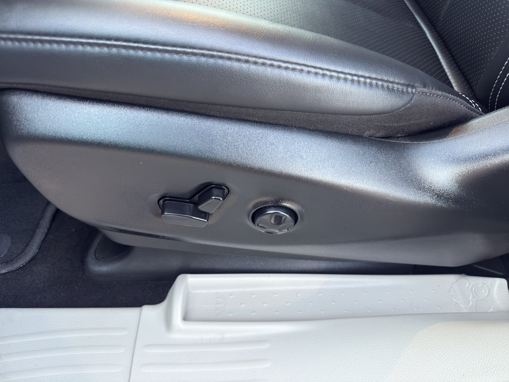 Used 2024 Chrysler Pacifica Touring-L FWD image 14
