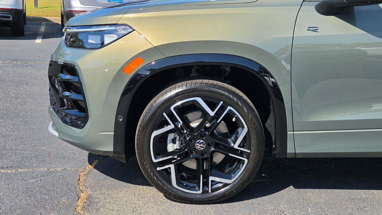 New 2026 Volkswagen Tiguan SEL R-Line AWD/4WD image 14