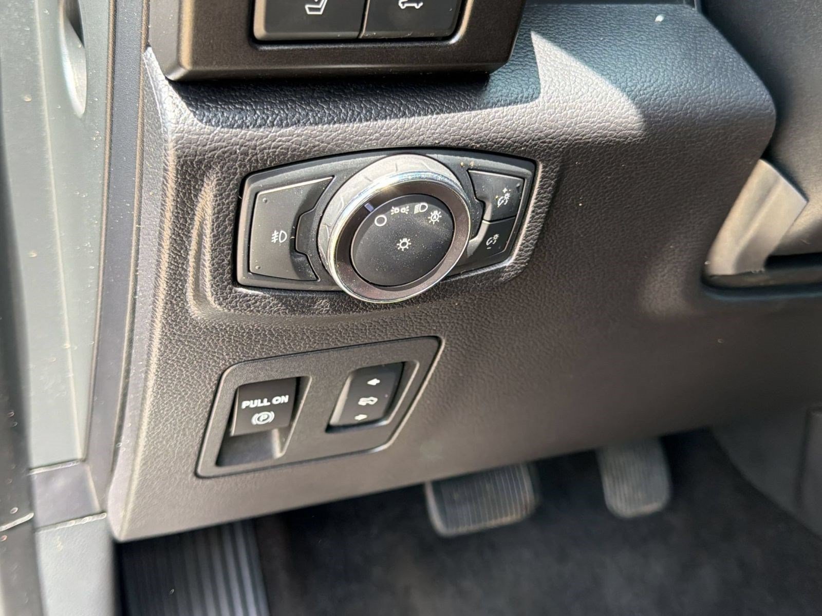 Used 2018 Ford Expedition Limited w/ Equipment Group 301A RWD image 19