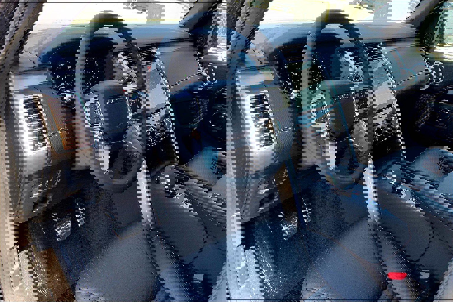 New 2025 Land Rover Discovery Dynamic SE image 9