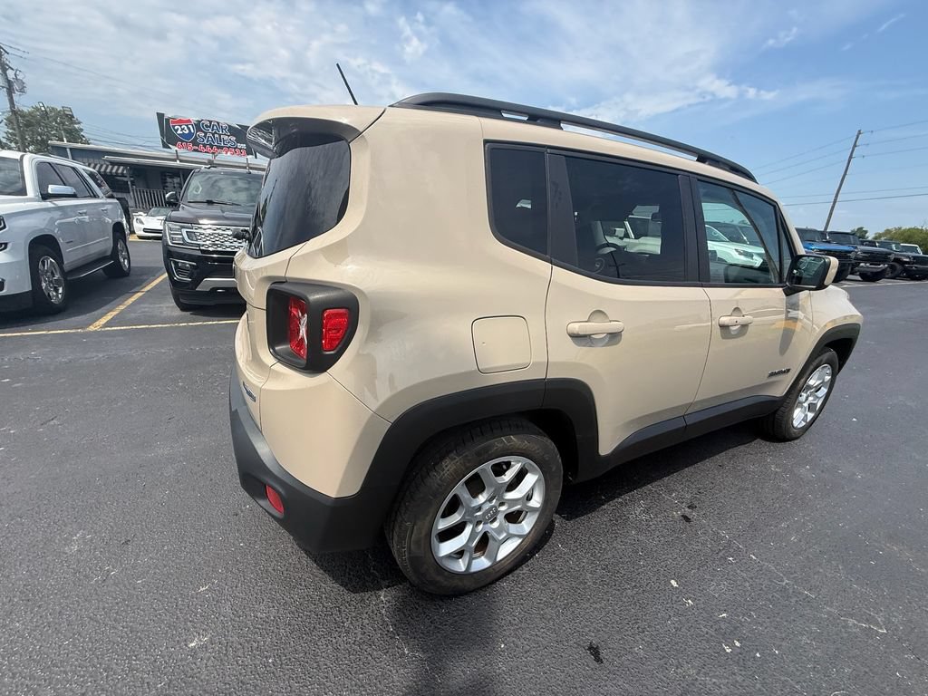 Used 2015 Jeep Renegade Latitude w/ Cold Weather Group FWD image 3