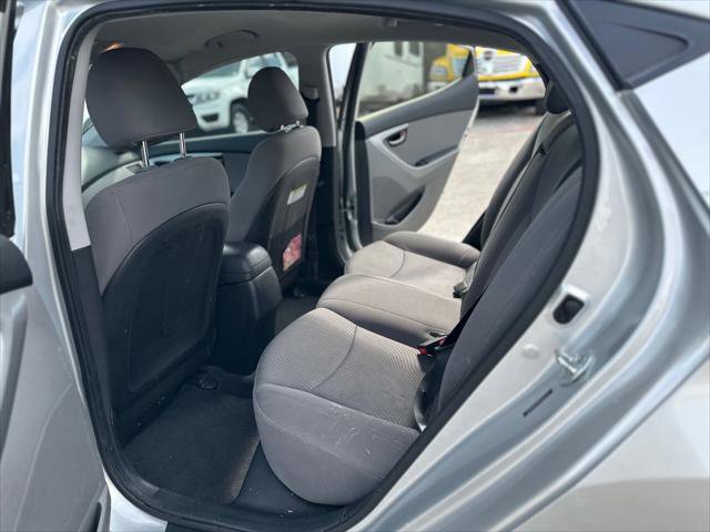 Used 2015 Hyundai Elantra SE FWD image 14