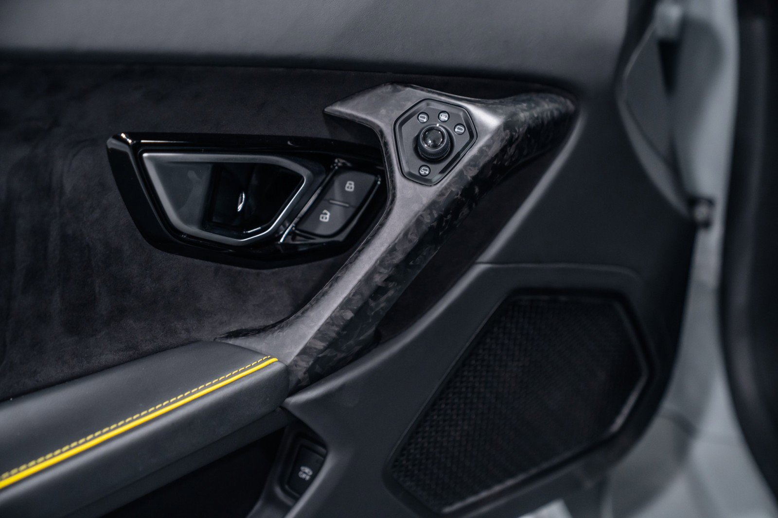 Used 2020 Lamborghini Huracan EVO image 22