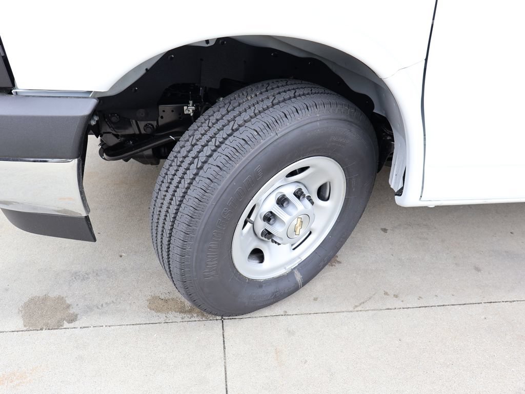 New 2026 Chevrolet Express 2500 w/ Enhanced Convenience Package RWD image 30