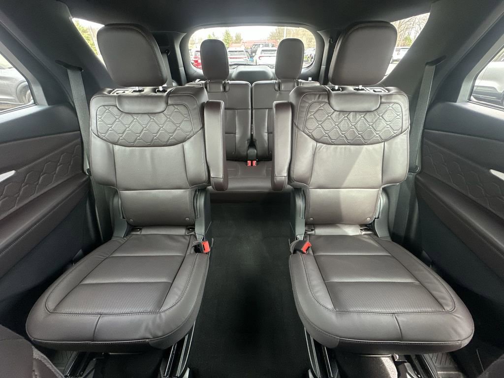 Used 2025 Ford Explorer Platinum w/ Ultimate Package image 23