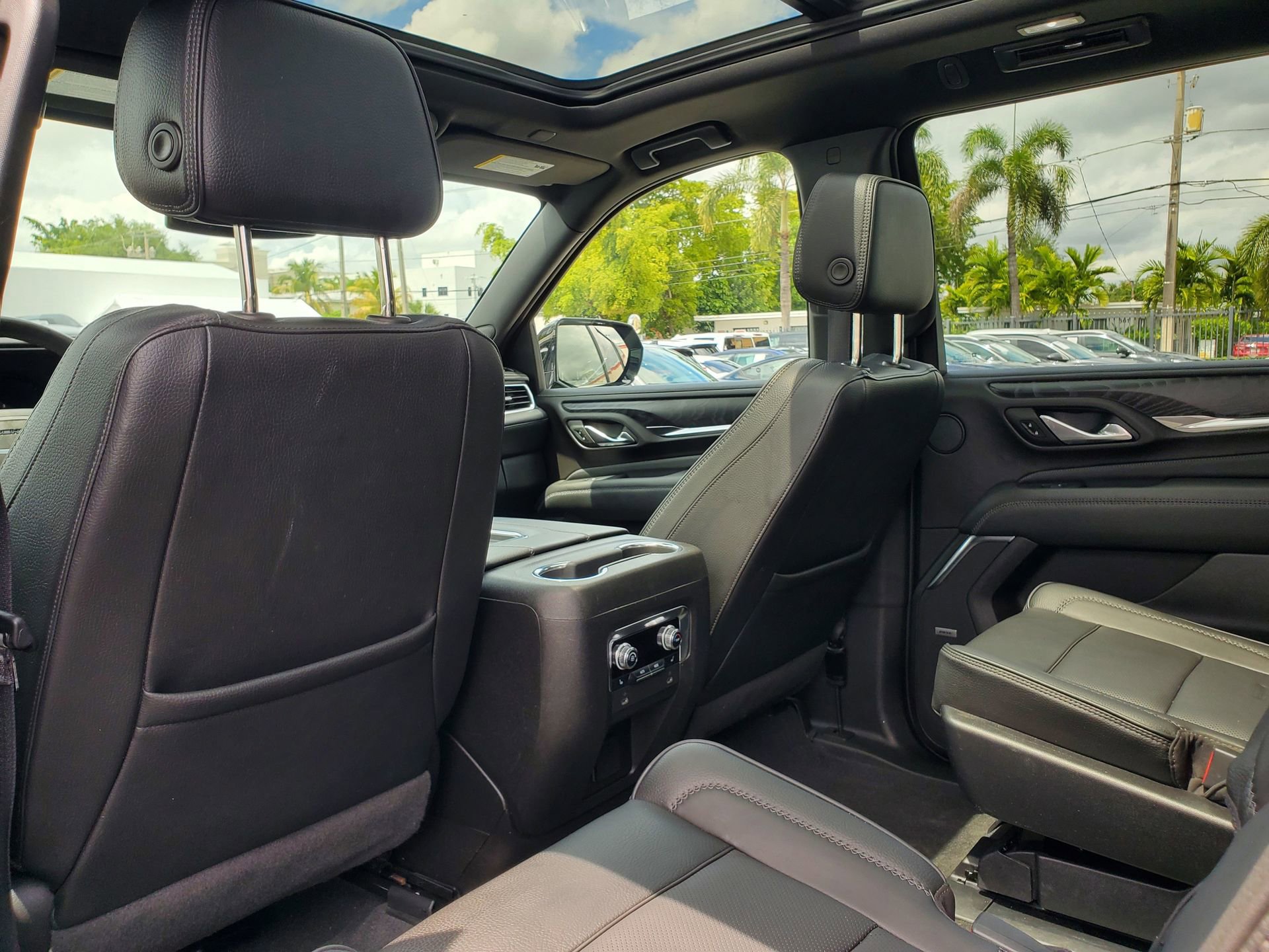 Used 2023 GMC Yukon XL Denali AWD/4WD image 11