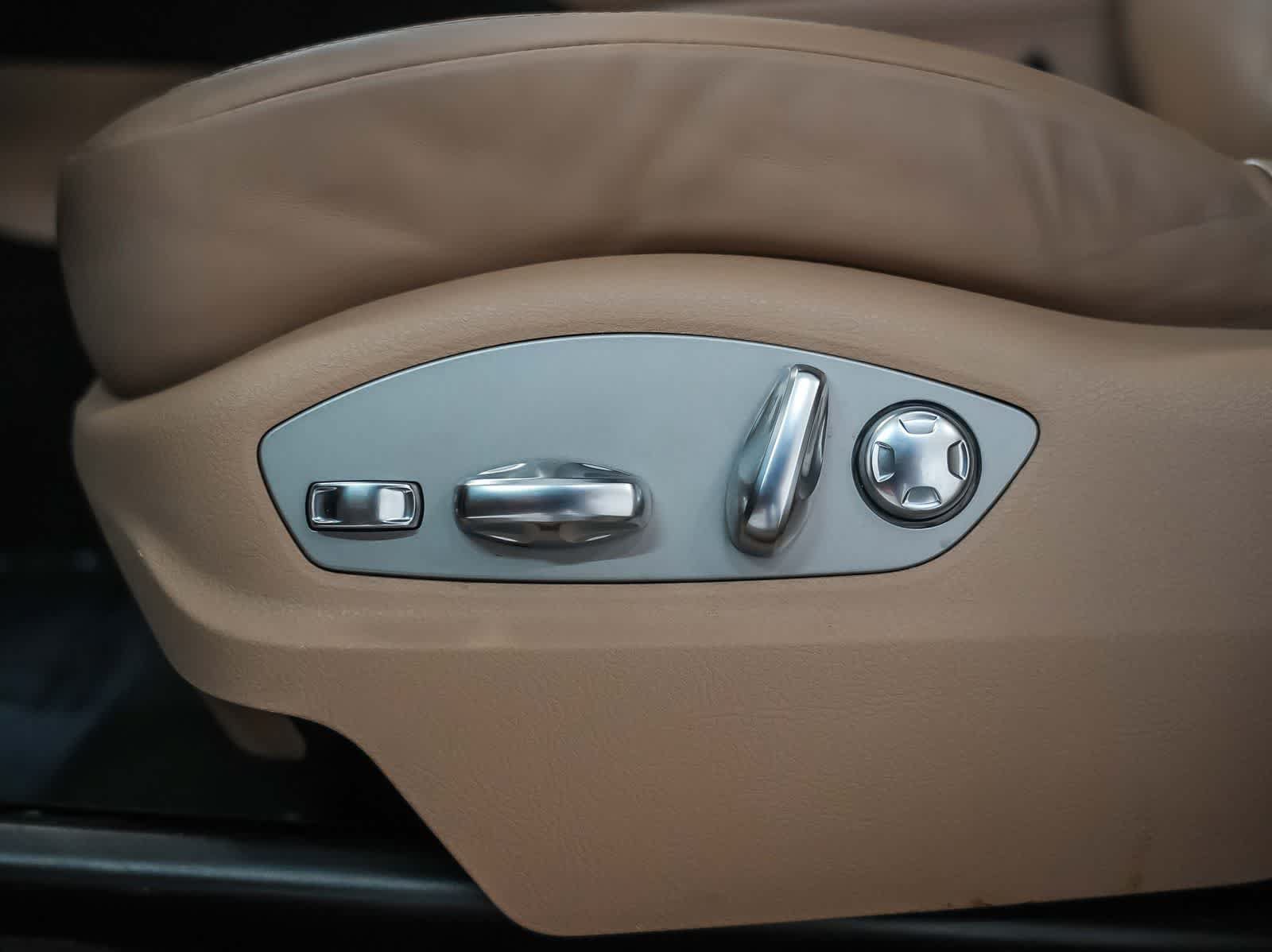 Certified 2023 Porsche Macan AWD/4WD image 21