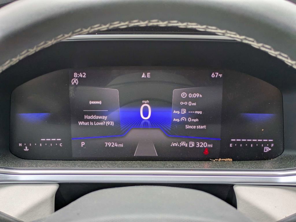 Certified 2025 Volkswagen Taos SE w/ Panoramic Sunroof Package image 38