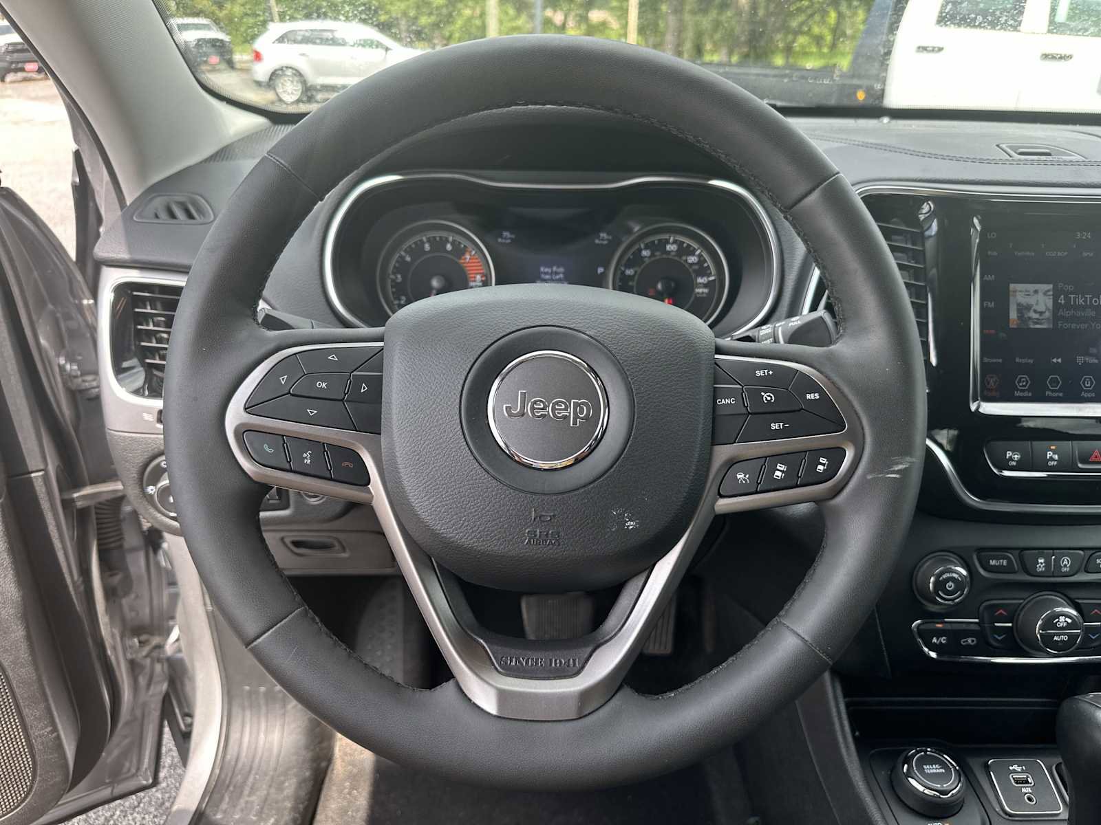 Used 2021 Jeep Cherokee Limited image 31