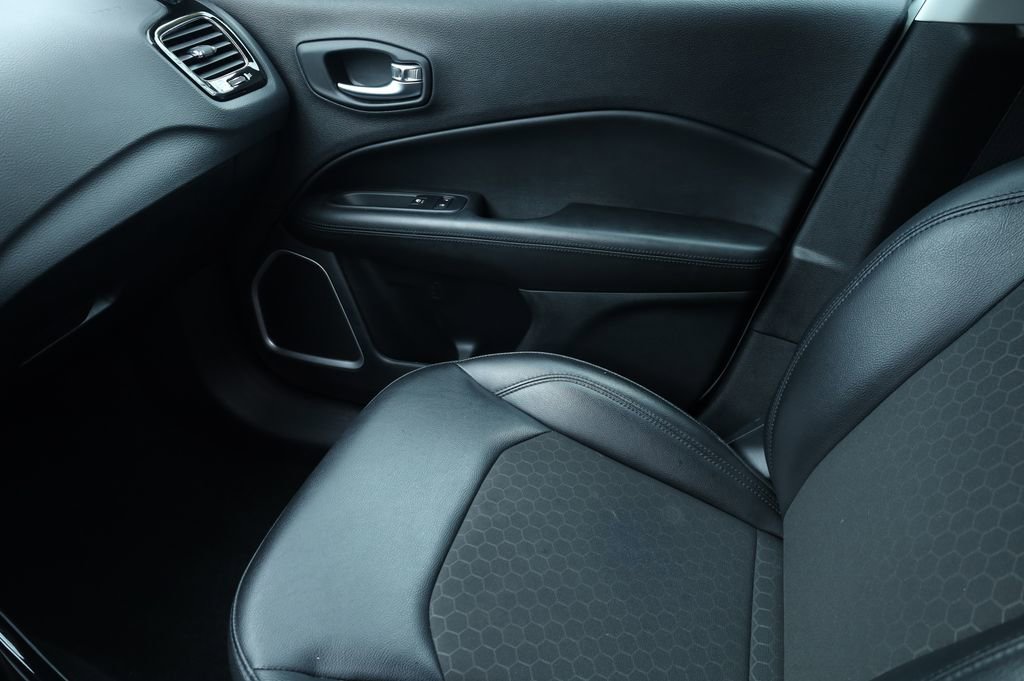 Used 2020 Jeep Compass Latitude image 10