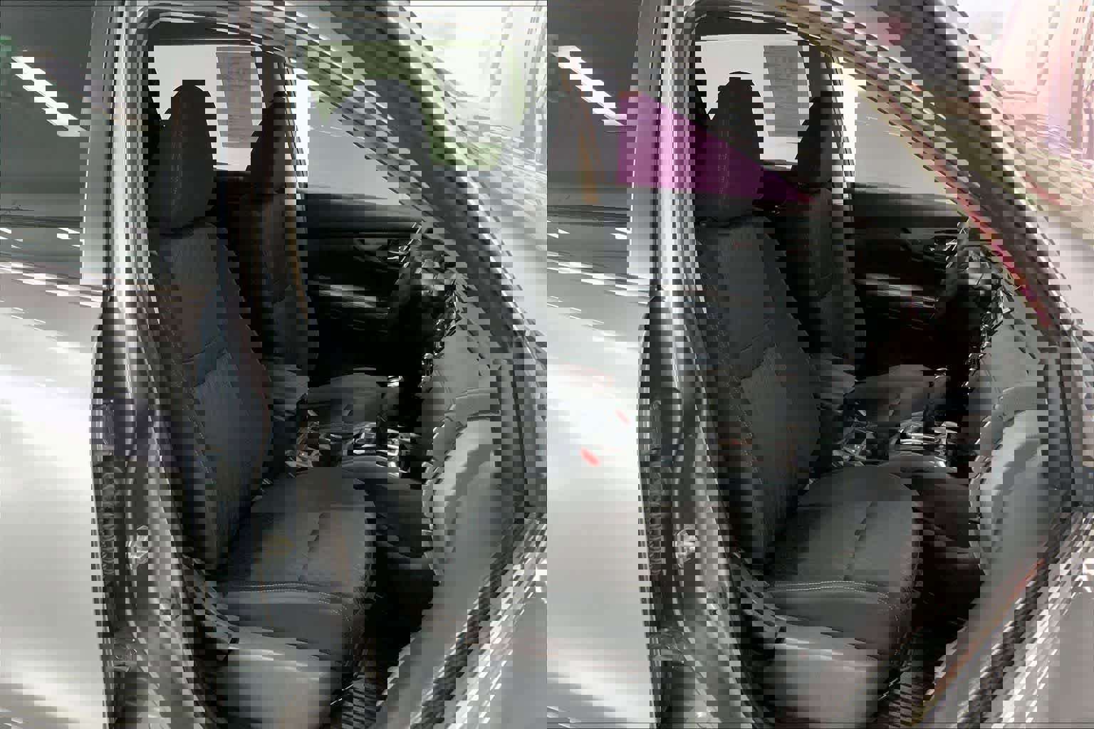 Used 2018 Nissan Rogue SV w/ Premium Package image 12