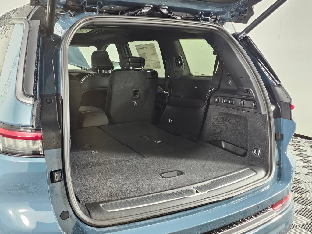 New 2026 Jeep Grand Cherokee L Summit AWD/4WD image 15