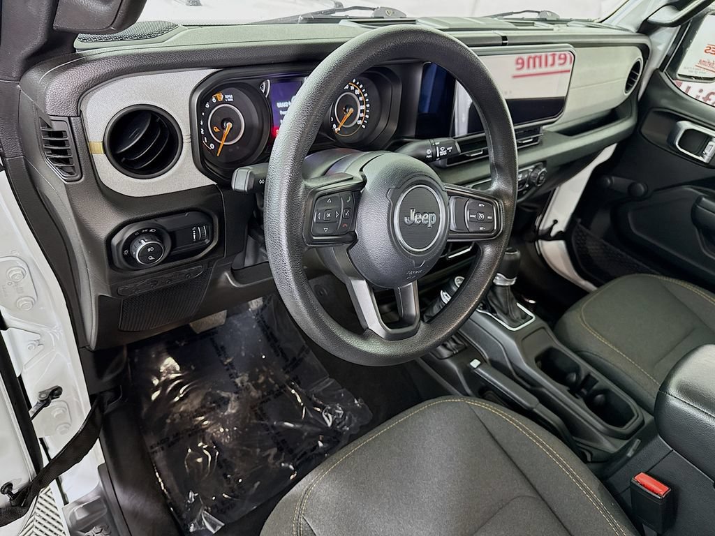 Used 2024 Jeep Gladiator Sport AWD/4WD image 16