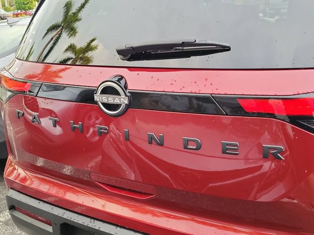 Used 2022 Nissan Pathfinder SV w/ SV Black Package FWD image 5