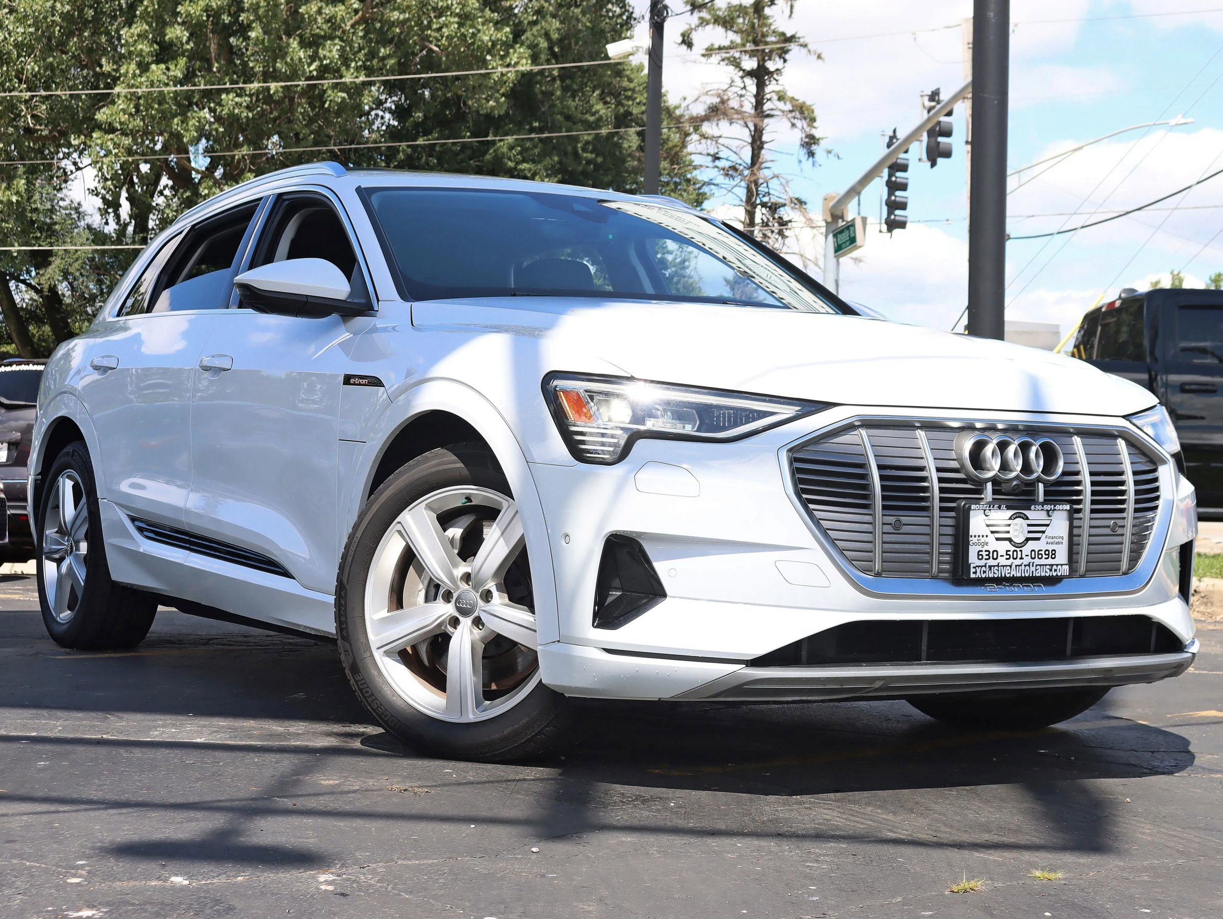 Used 2019 Audi e-tron Premium Plus image 8