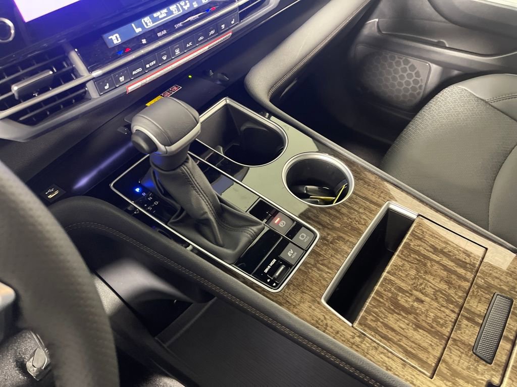 Used 2026 Toyota Sienna Platinum image 22