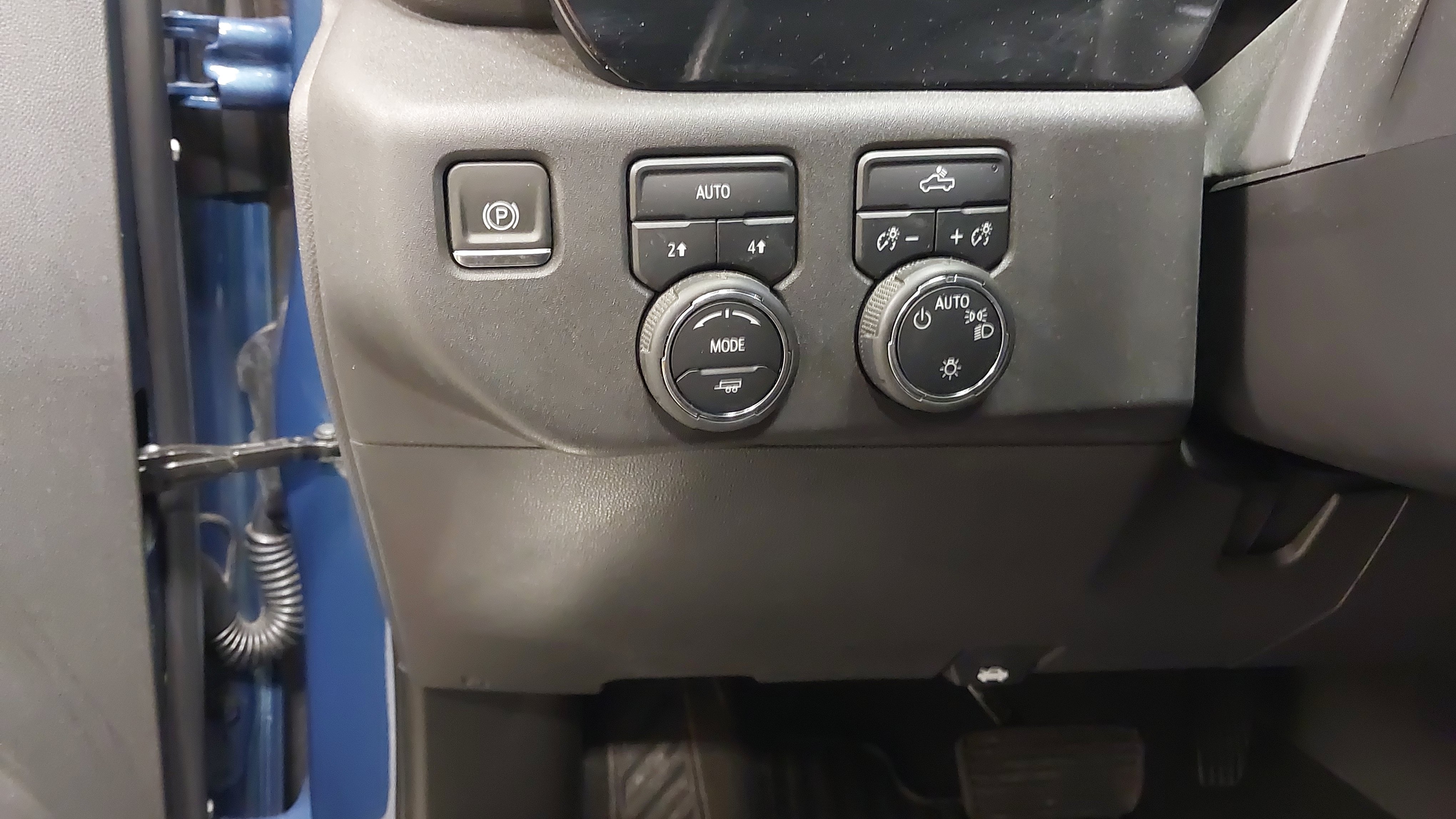 Used 2024 Chevrolet Silverado 1500 LT AWD/4WD image 23