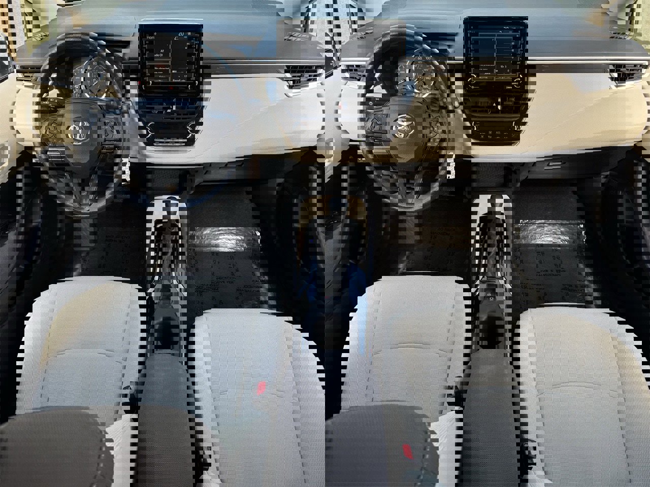 Used 2022 Toyota Corolla LE image 9