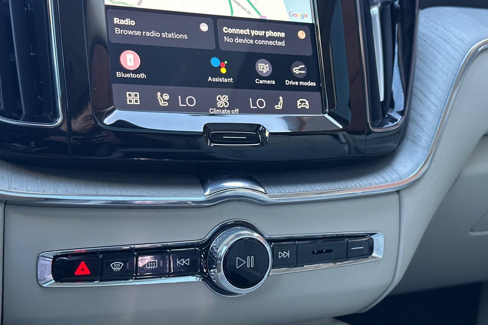 Certified 2025 Volvo XC60 T8 Ultra w/ Protection Package Premier image 24