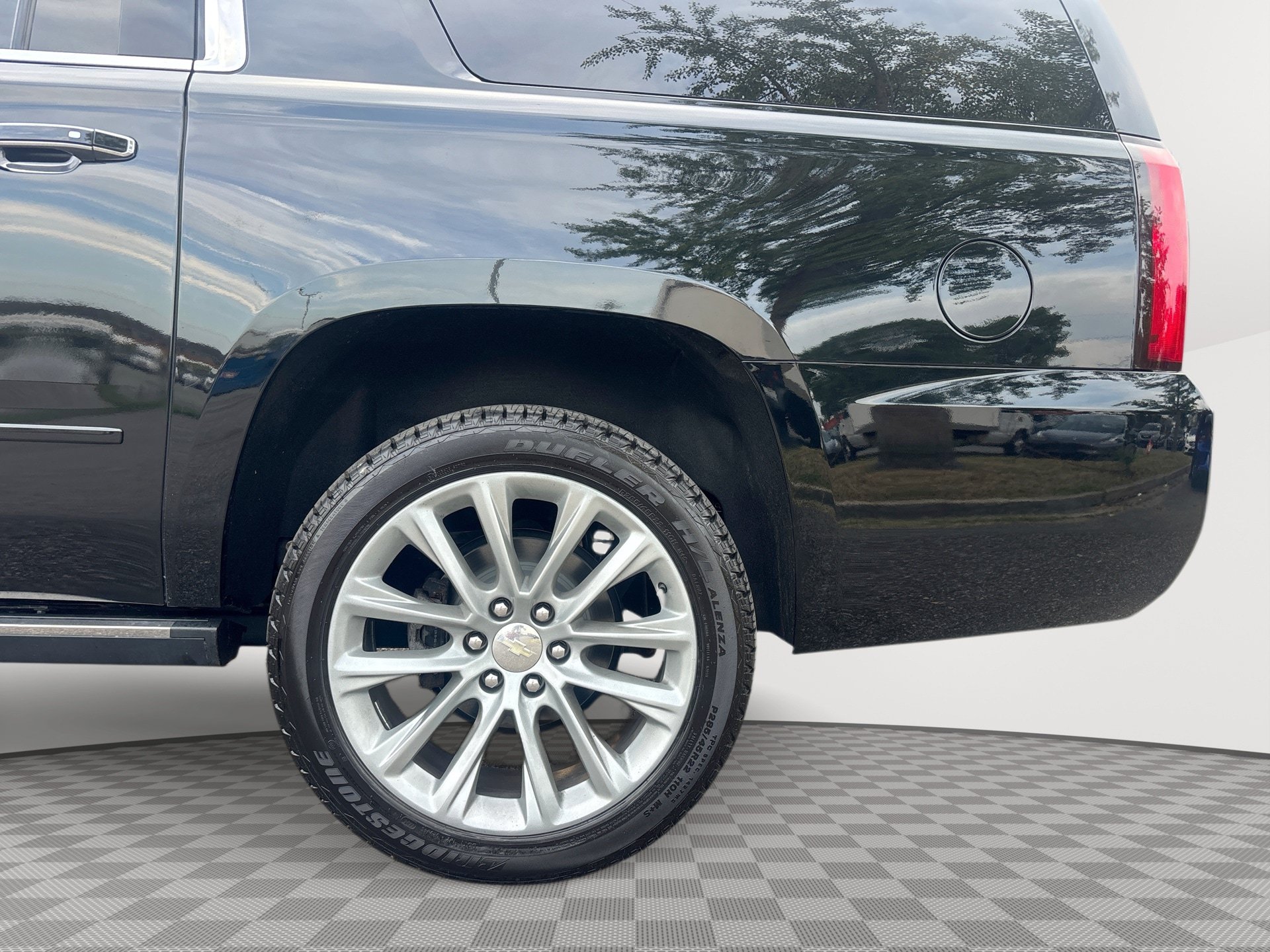 Used 2019 Chevrolet Suburban Premier w/ Premier Plus Edition AWD/4WD image 29