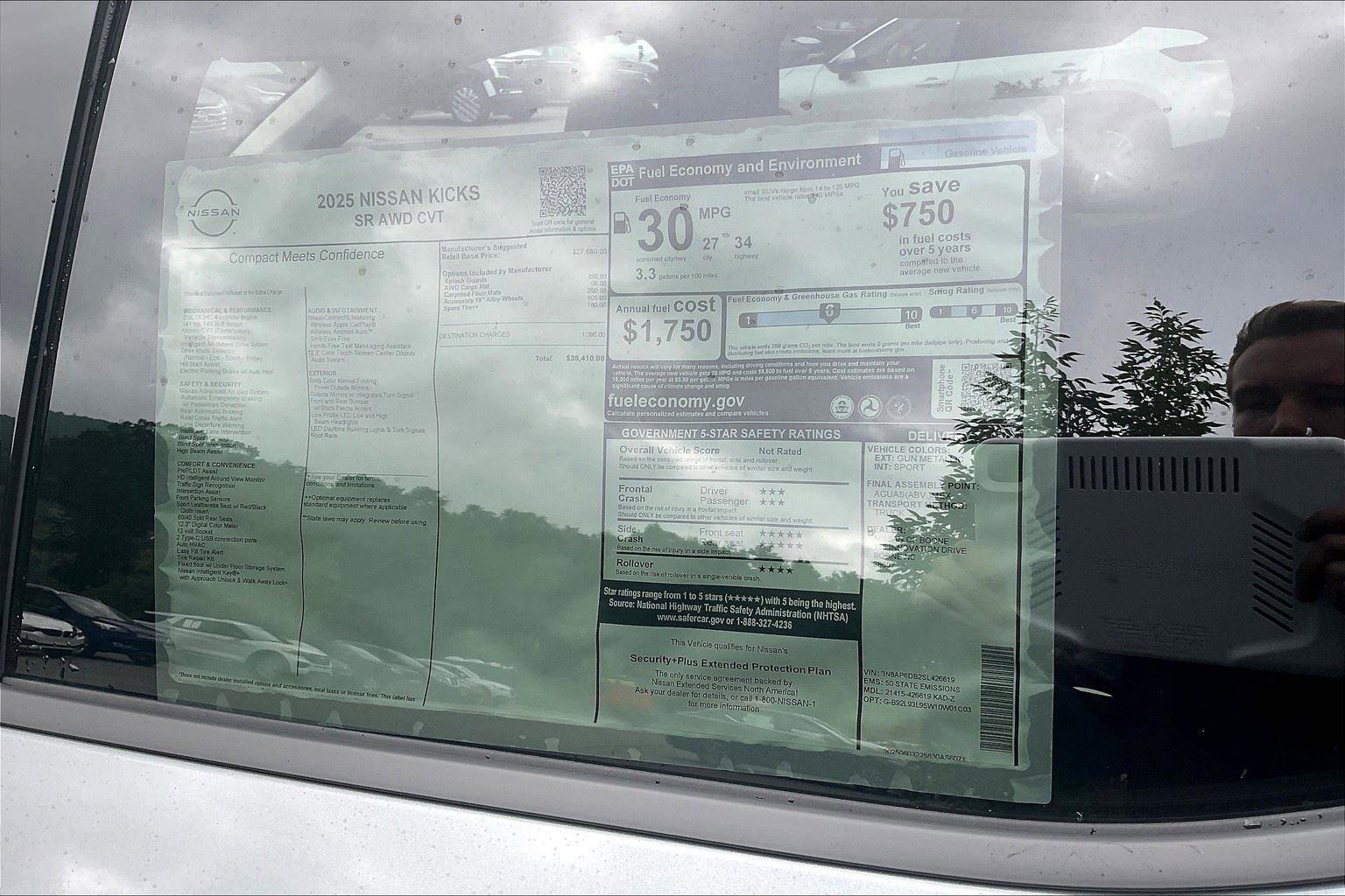 New 2025 Nissan Kicks SR image 14