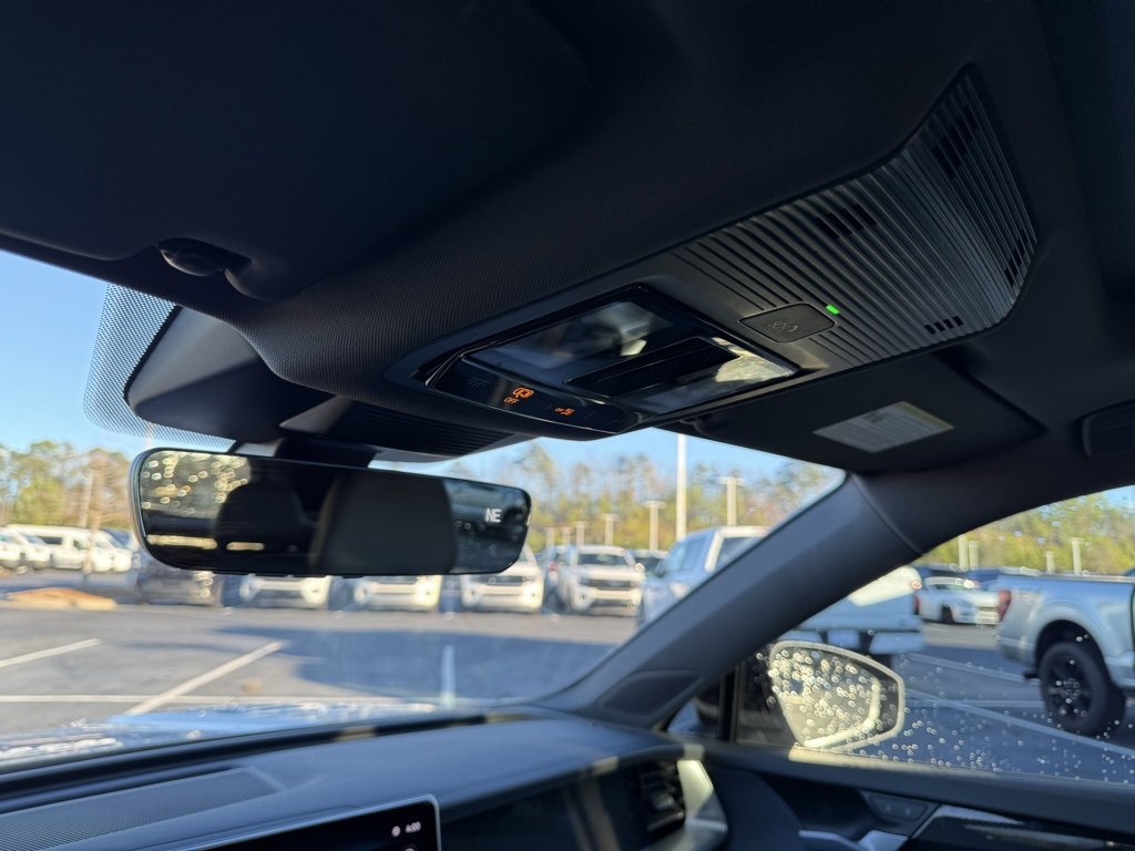 Used 2025 Volkswagen Tiguan SE R-Line image 21