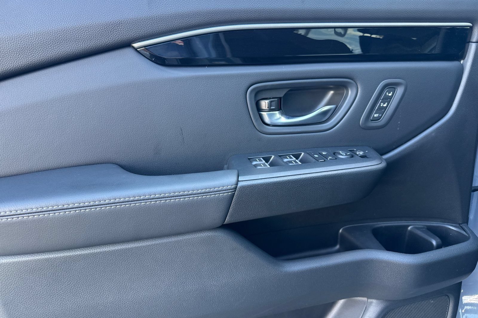 Used 2025 Honda Pilot Touring image 11