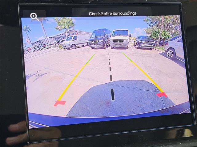 Used 2023 Jeep Grand Cherokee Laredo image 13