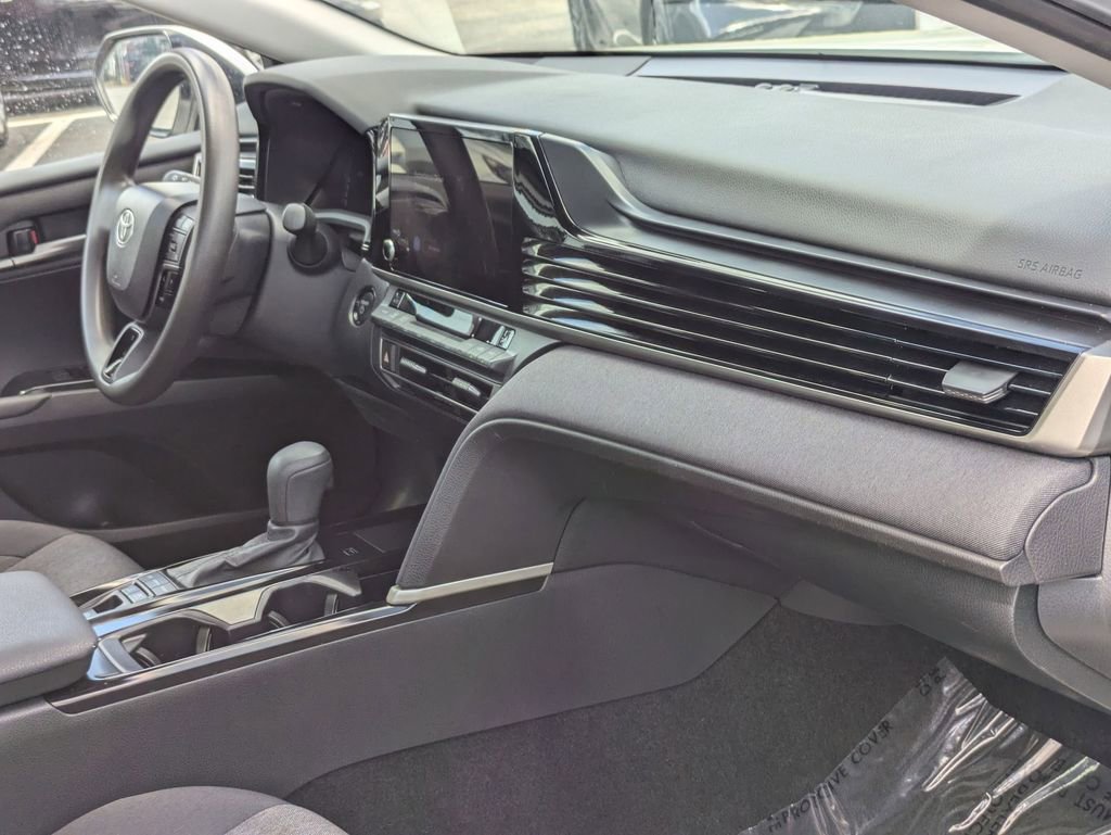 Used 2025 Toyota Camry LE image 32