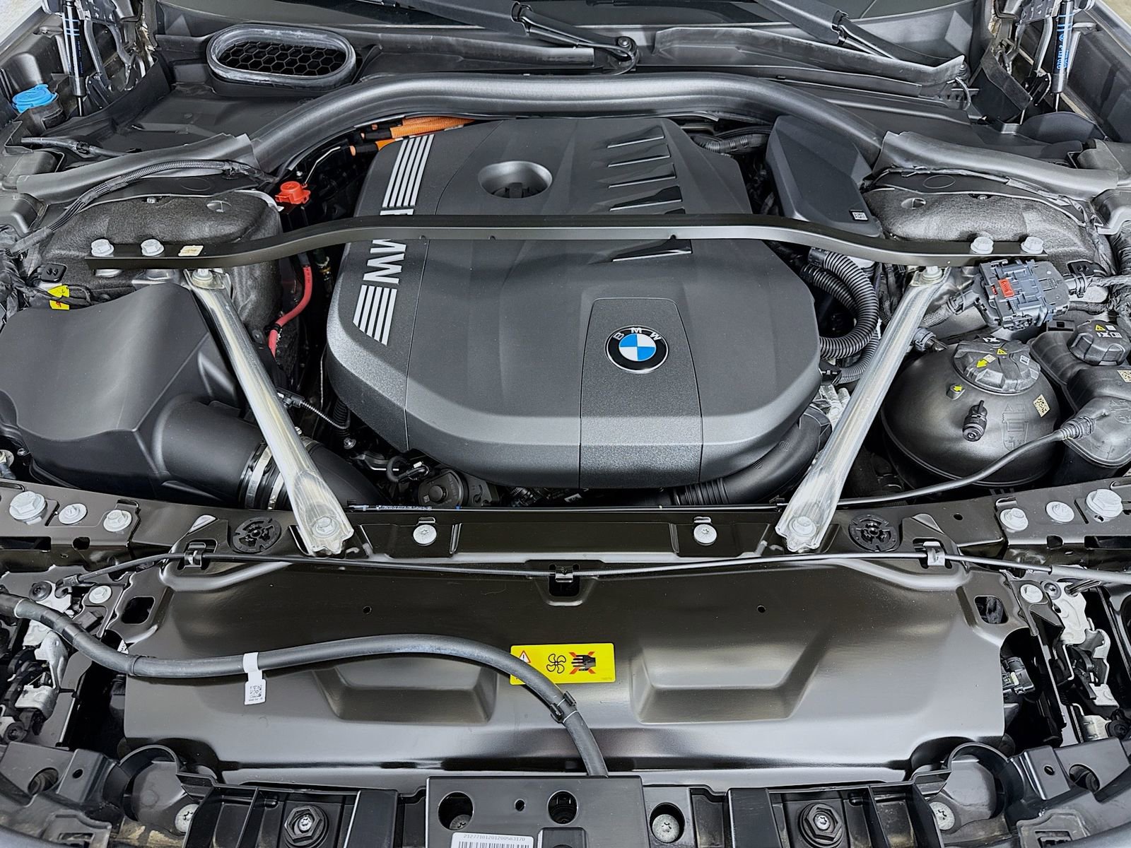 Used 2025 BMW 750e xDrive w/ Executive Package image 32