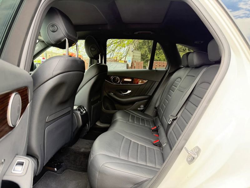 Used 2019 Mercedes-Benz GLC 300 4MATIC image 15