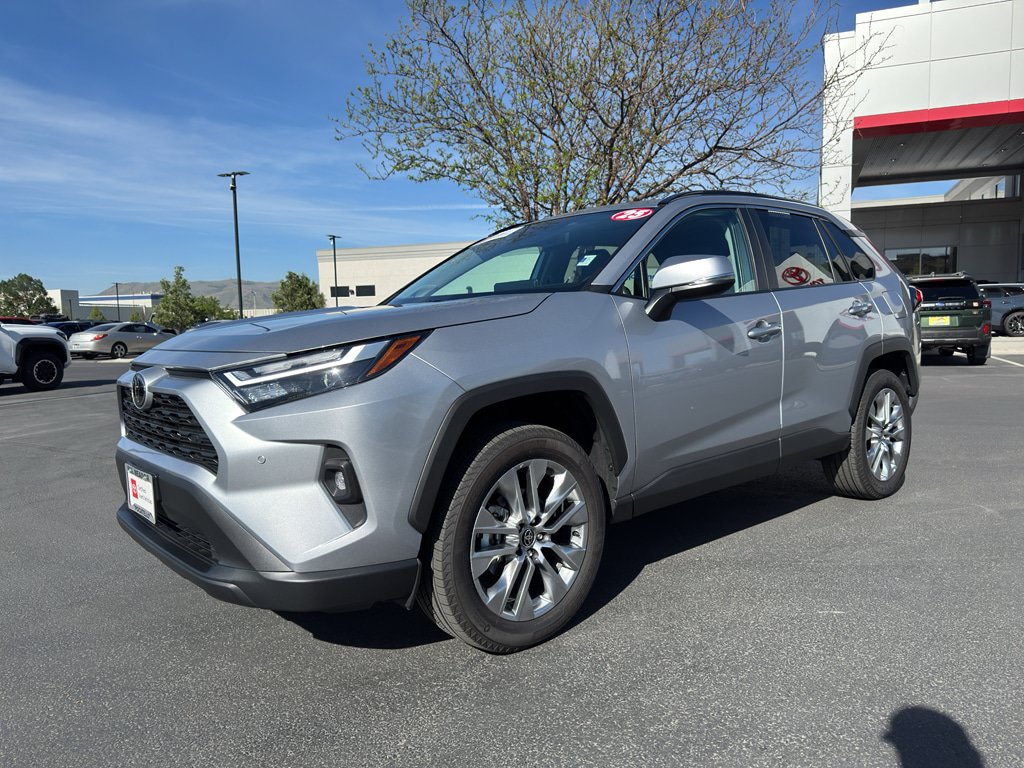Used 2025 Toyota RAV4 XLE Premium w/ Weather Package AWD/4WD image 5